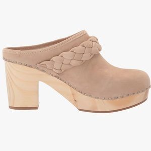 Dolce Vita Cream Clogs Size 6